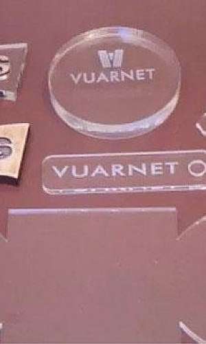 Corte em acrílico a laser Corte em acrílico a laser