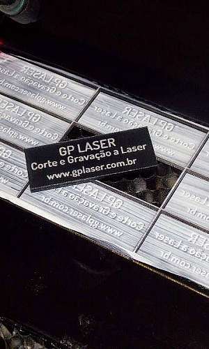 Etiqueta acrílica com gravação a laser Etiqueta acrílica com gravação a laser