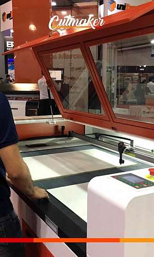 Máquina de corte a laser e gravação Máquina de corte a laser e gravação