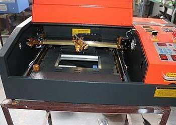 Máquina corte e gravação a laser