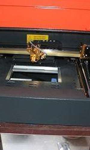 Máquina de corte e gravação a laser Máquina de corte e gravação a laser